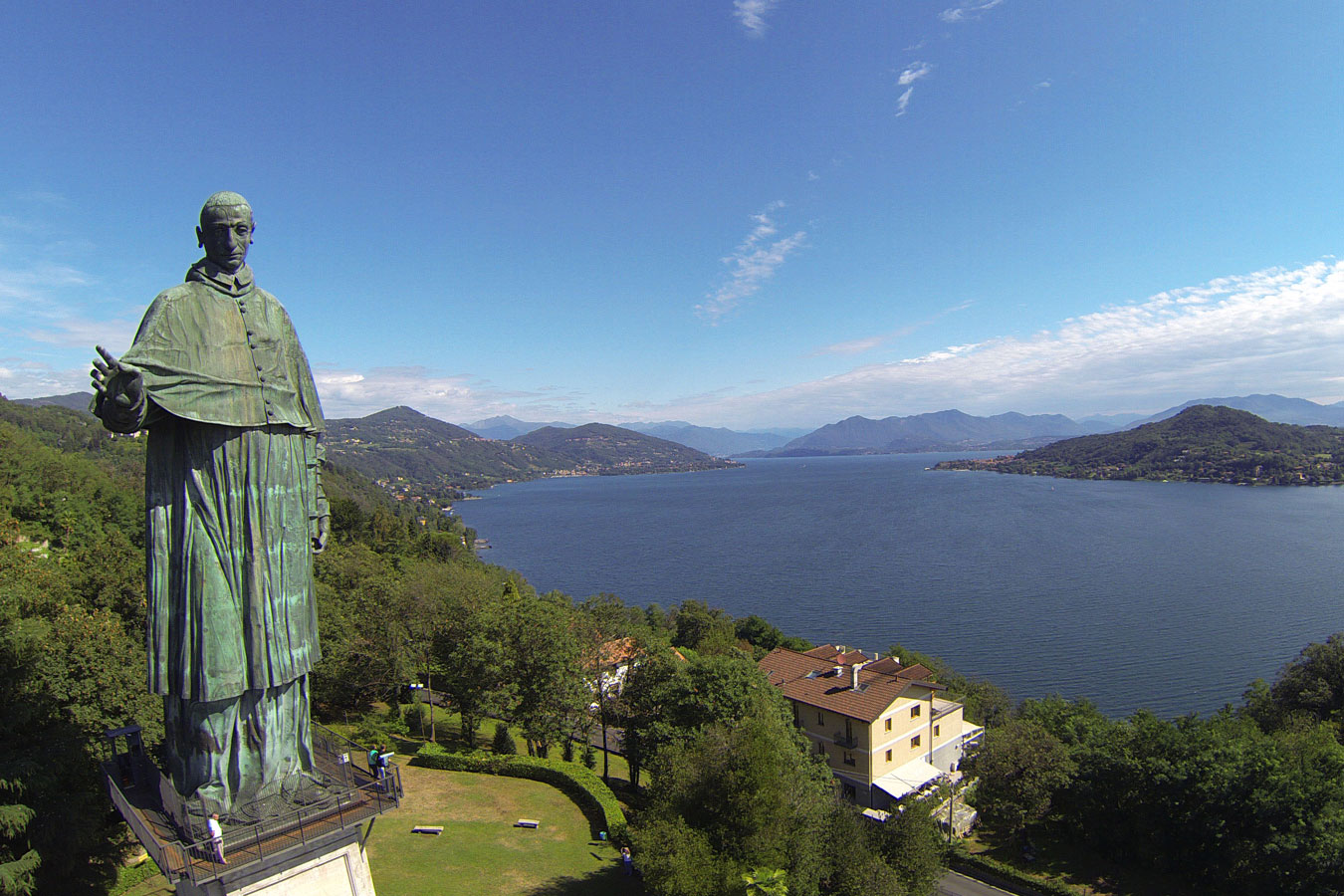 Imagini pentru Statuia San Carlo Borromeo Arona, Novara