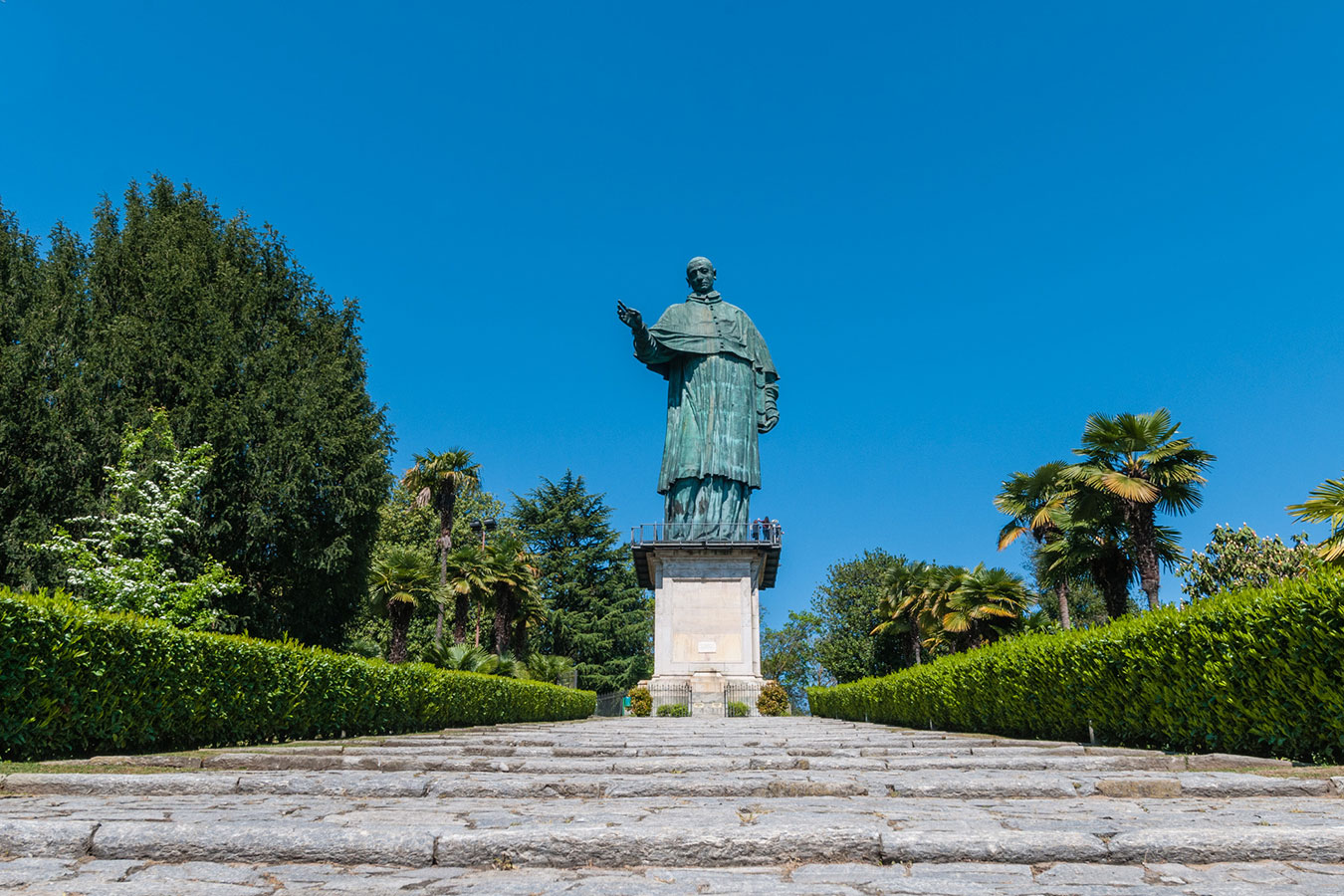 Arona, ingresso al Sancarlone sul Lago Maggiore