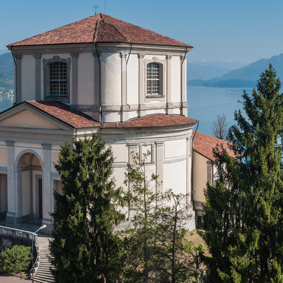 La chiesa di San Carlo Borromeo ad Arona sul Lago Maggiore