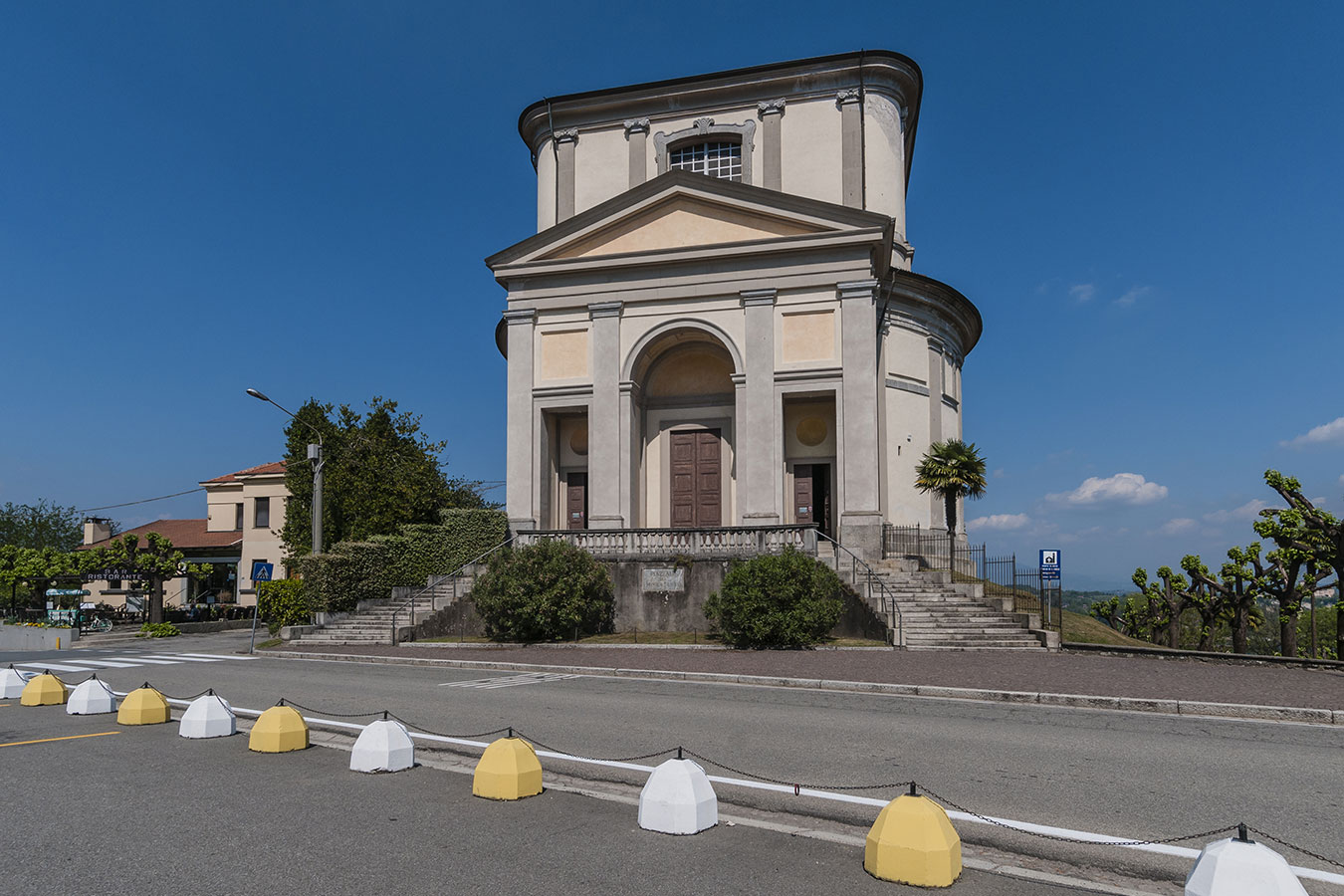 Arona, chiesa di San Carlo Borromeo