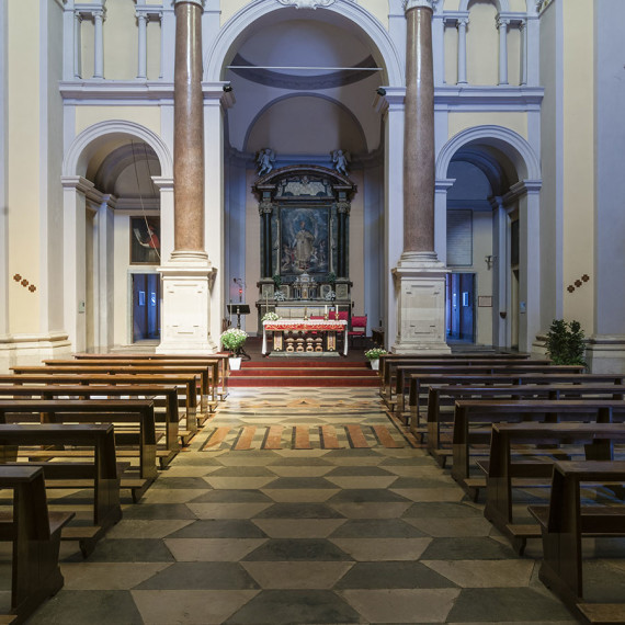 Arona, interno della chiesa di San Carlo