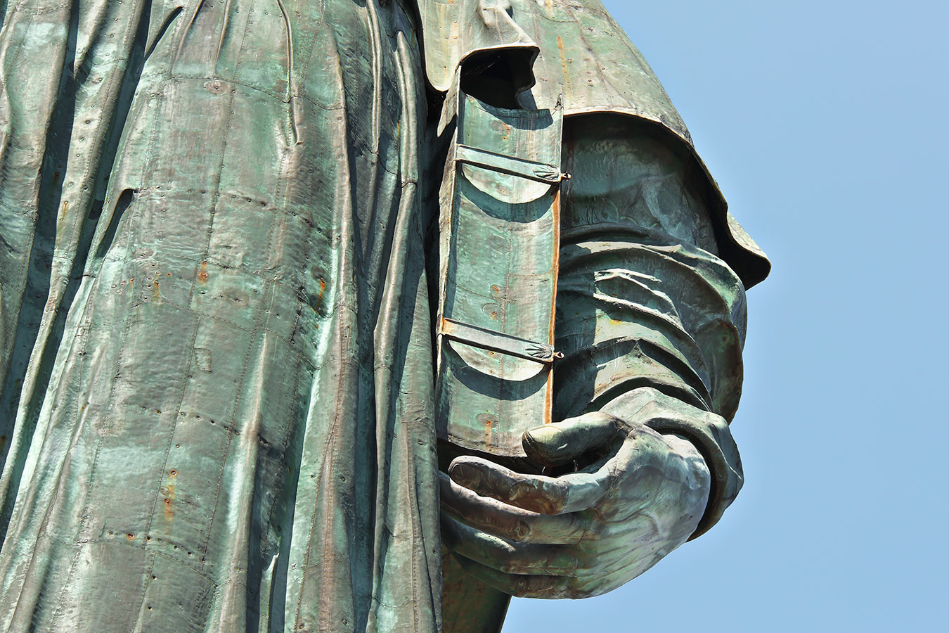 Arona Statua di San Carlo, particolare