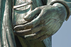 Statua di San Carlo Borromeo